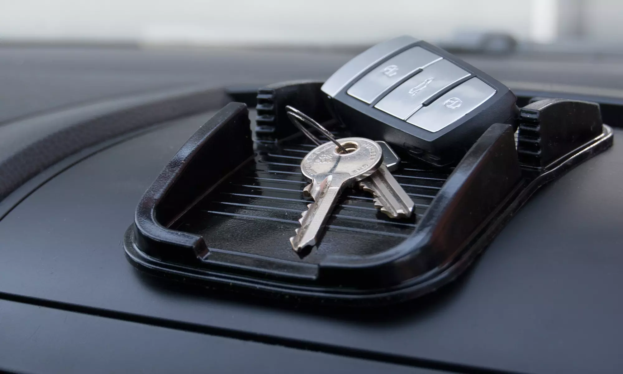 Sinji antislip telefoonhouder voor in de auto - Image 3