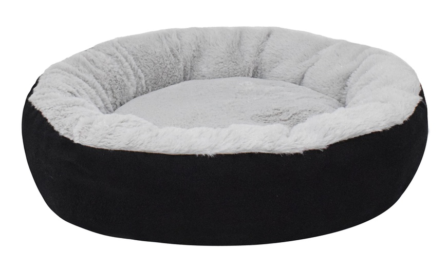 Image 7: Padded Round Kennel