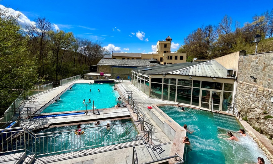 Image 2: Parenthèse bien-être avec Les Bains De Llo