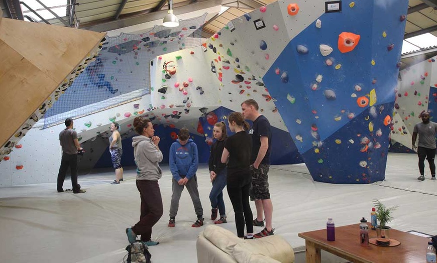 One-Hour Climbing Class - Climbing Project | Groupon