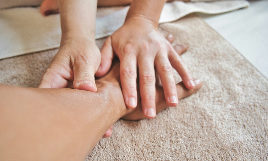 Image 5: Masaje relajante o antiestrés con duración a elegir para 1 o 2