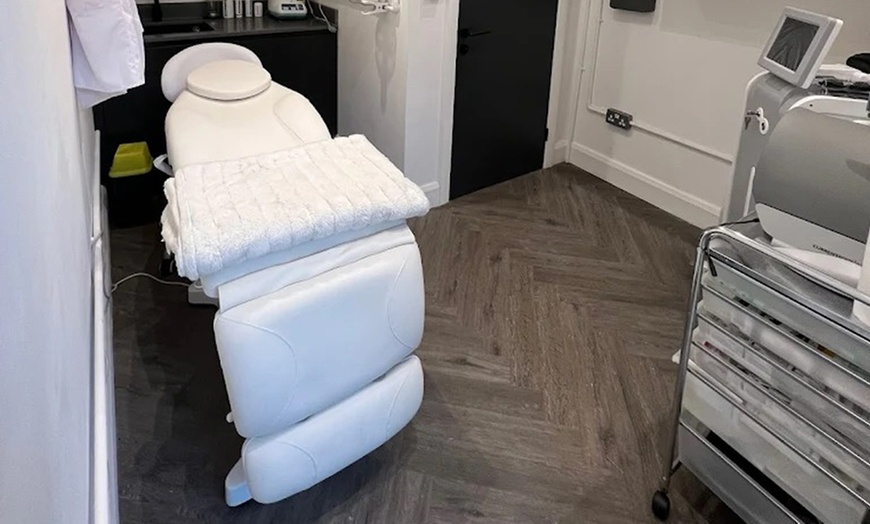 Image 3: Deep Cleanse, Exfoliate, & Hydrate with 1 or 3 Sessions of HydraFacial