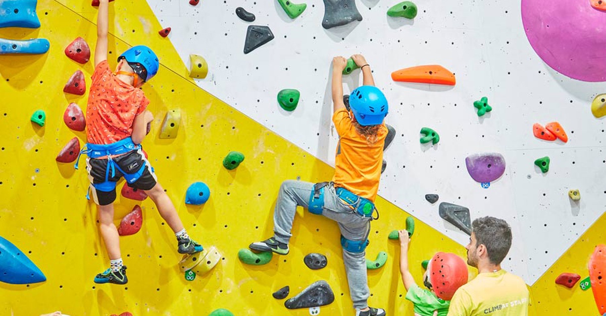 Sesión de escalada en interiores para niños y adultos en Zaragoza