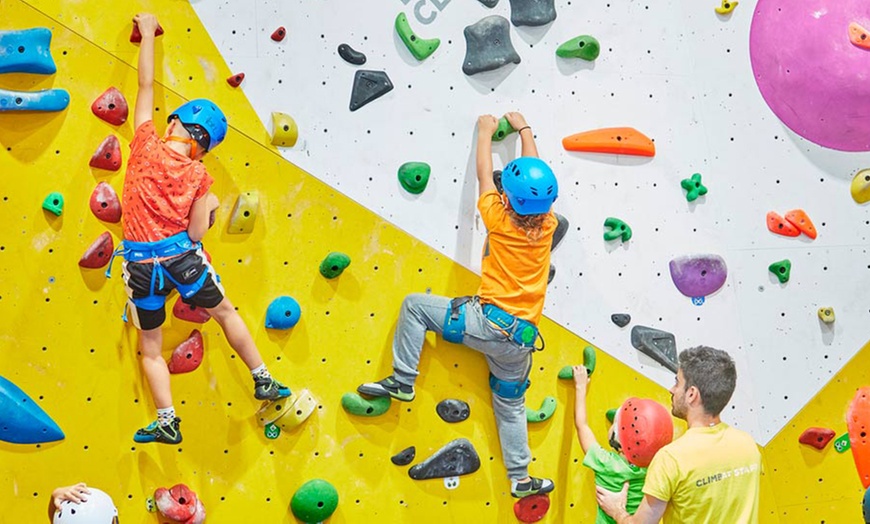 Image 1: Acceso libre al rocódromo para 1 niño/a, 1 adulto o 2 adultos 