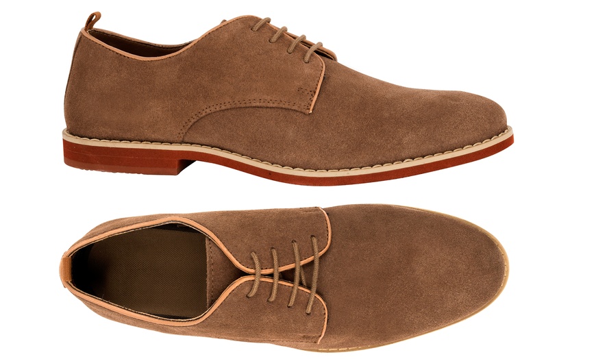 Image 6: Chaussures en daim pour homme