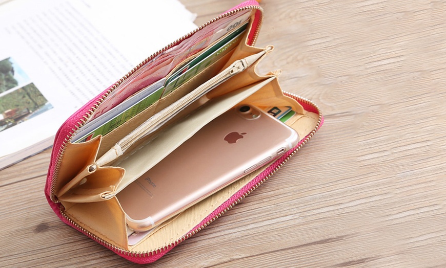 Image 1: Multi-Compartment Mobile Wallet