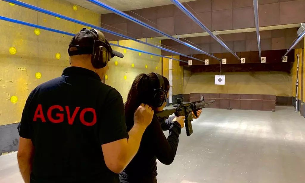 Strzelnica: wejście dla 2-4 osób z opieką instruktora