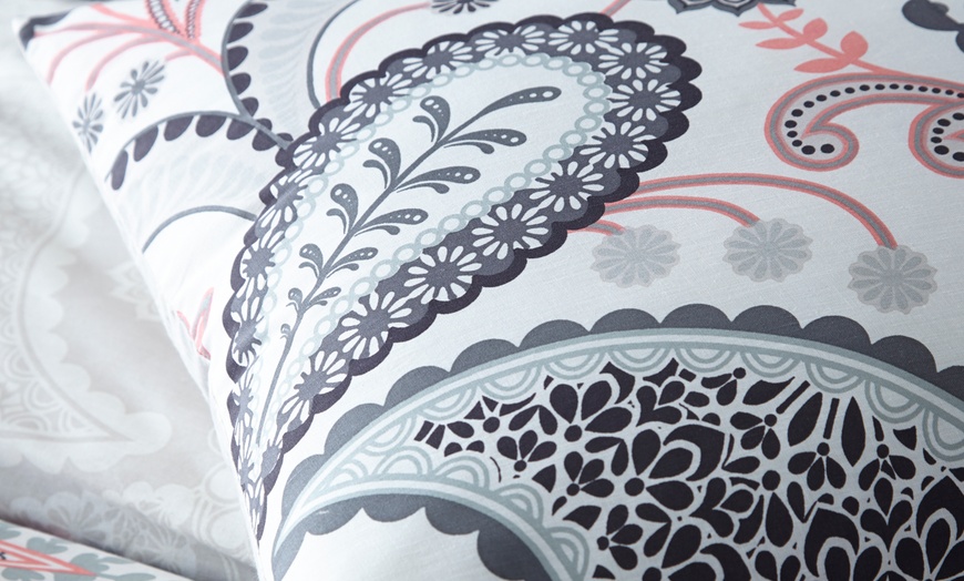 Image 15: Bold Paisley Duvet Cover Sets