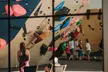 Do 21% zniżki na Wspinaczka - pod dachem w West Bouldering - Second Medium
