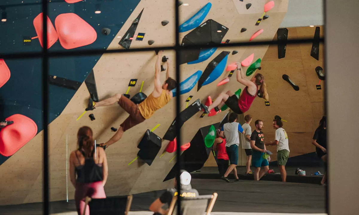 Do 21% zniżki na Wspinaczka - pod dachem w West Bouldering