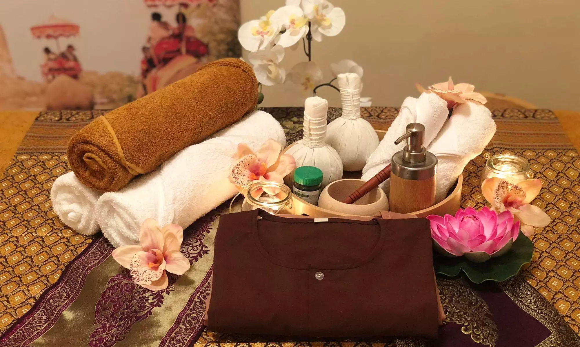 Masaż tajski, z olejkami, pleców, ramion i głowy lub refleksologia stóp w Dokkoon Thai Massage & Spa (do -16%) - Primary Image