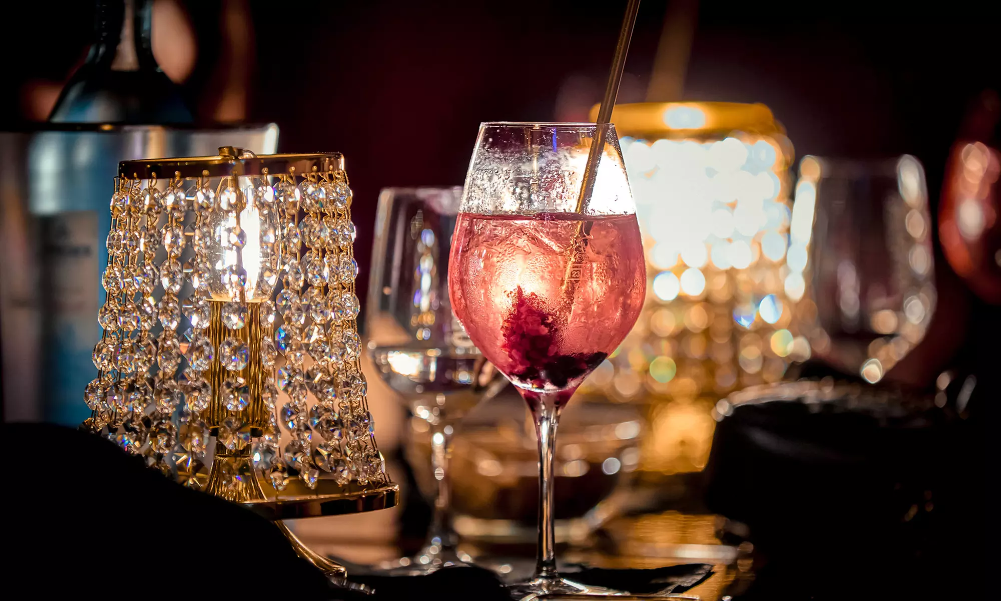 Ticket für Travestie-Revue „Stars & Glamour“ im Carte Blanche