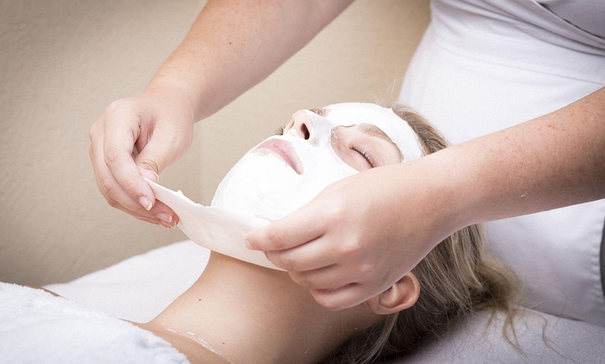 Image 4: Oxygen Facials