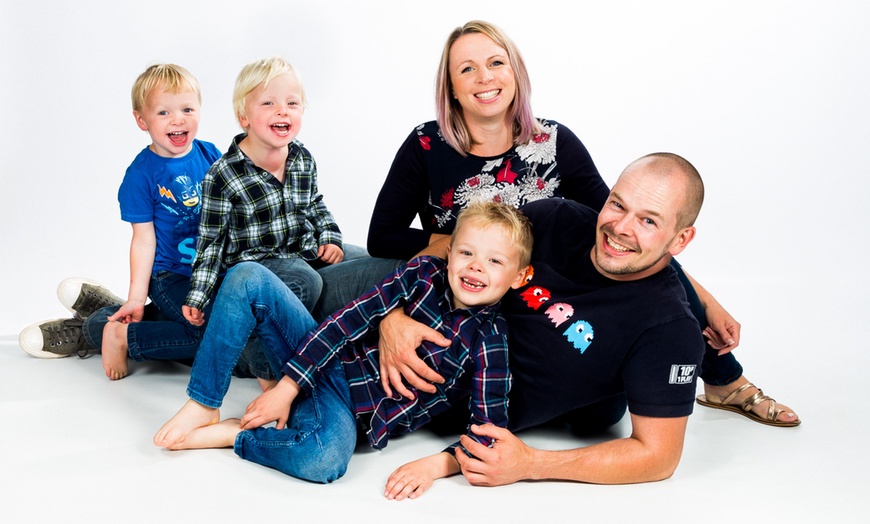 Image 3: Family Photoshoot with Prints