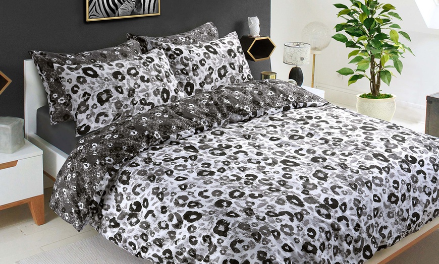 Image 4: Clearance Duvet Sets
