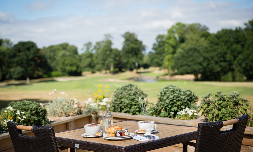 Image 9: Warwickshire: Choice of Room with Breakfast