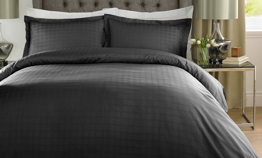 Image 1: 400TC Satin Check Duvet Cover Set