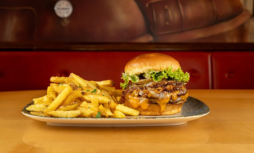 Image 3: Burger nach Wahl mit Pommes und Getränk für 1-4 Personen