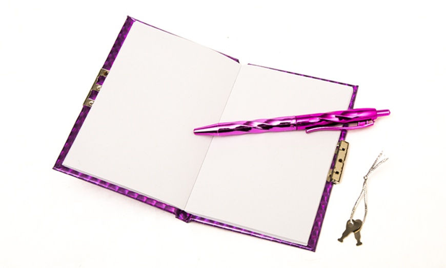 Image 4: Lockable Mini Notebook and Pen Set