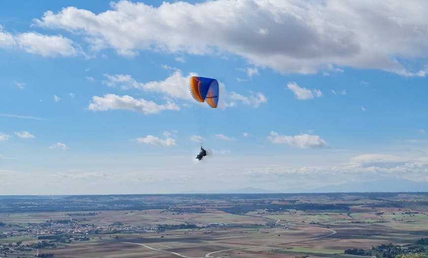 Image 3: Vuelo biplaza en parapente con profesional para 1 o 2 personas 