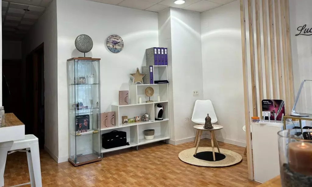 Consigue unas uñas impecables con estilo en Lucía Martínez