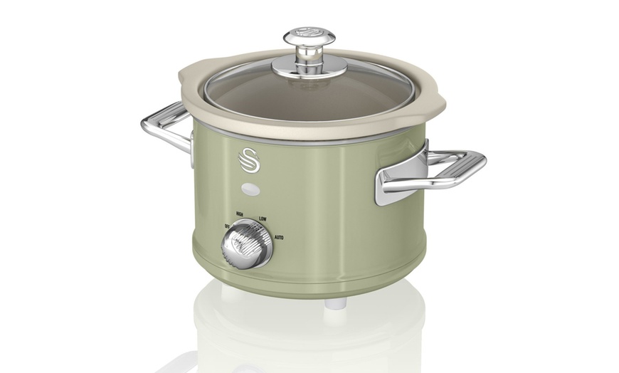 Image 47: Swan 1.5L, 3.5L or 6.5L Retro-Style Slow Cooker