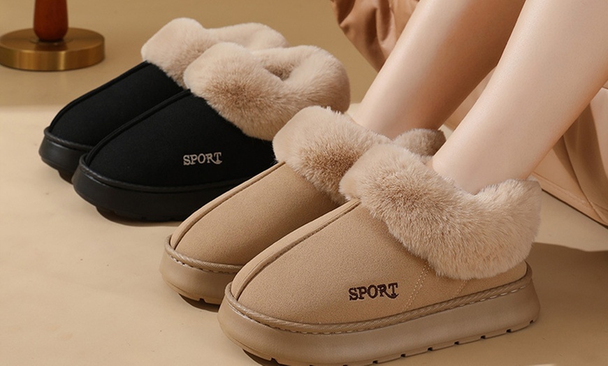 Image 3: Padded furry non-slip shoes