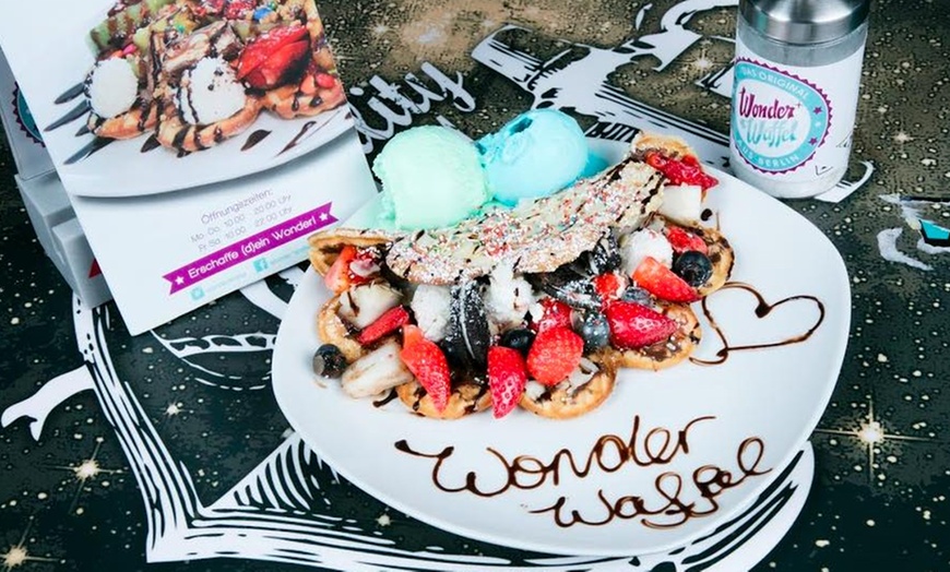 Image 1: Wonder-Waffel mit Toppings & Eis