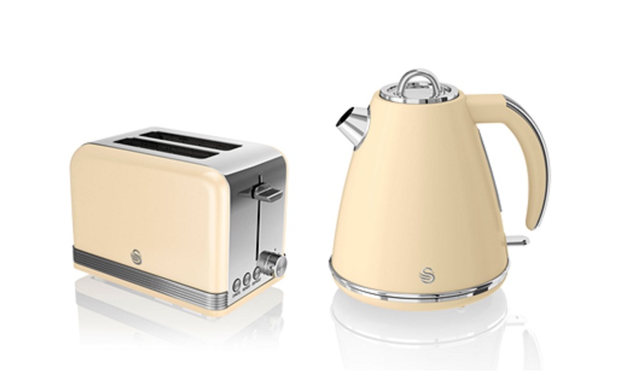 Image 3: Swan Retro-Style Kettle and Toaster