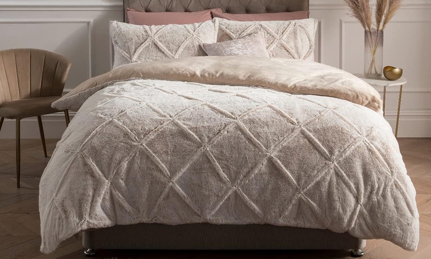 Image 5: Rouched Faux Fur Duvet Set