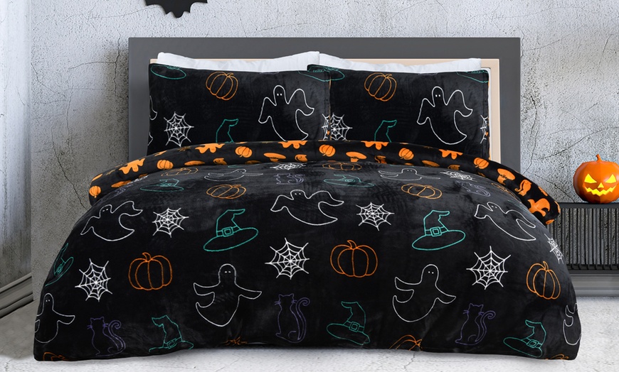 Image 1: Smart Living Reversible Halloween Mix Duvet Set