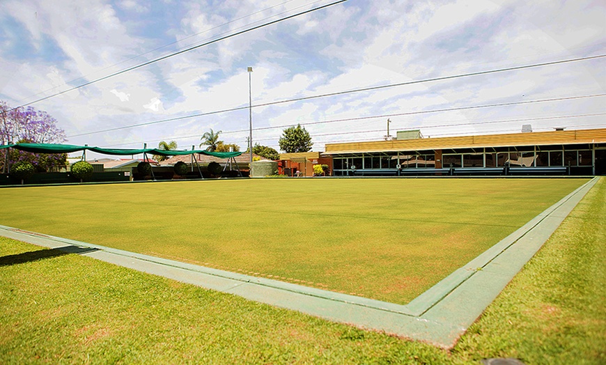 Image 2: 2-Hr Barefoot Bowls Package for 5