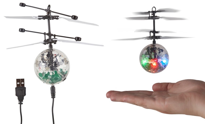 Image 3: Zennox Infrared LED Flying Disco Ball Drone