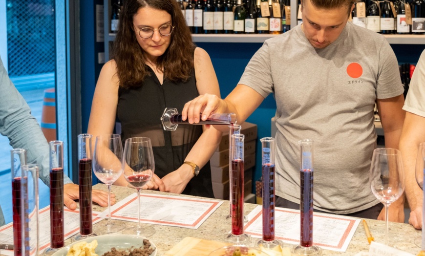 Image 2: Atelier assemblage de vin à La Cave de César