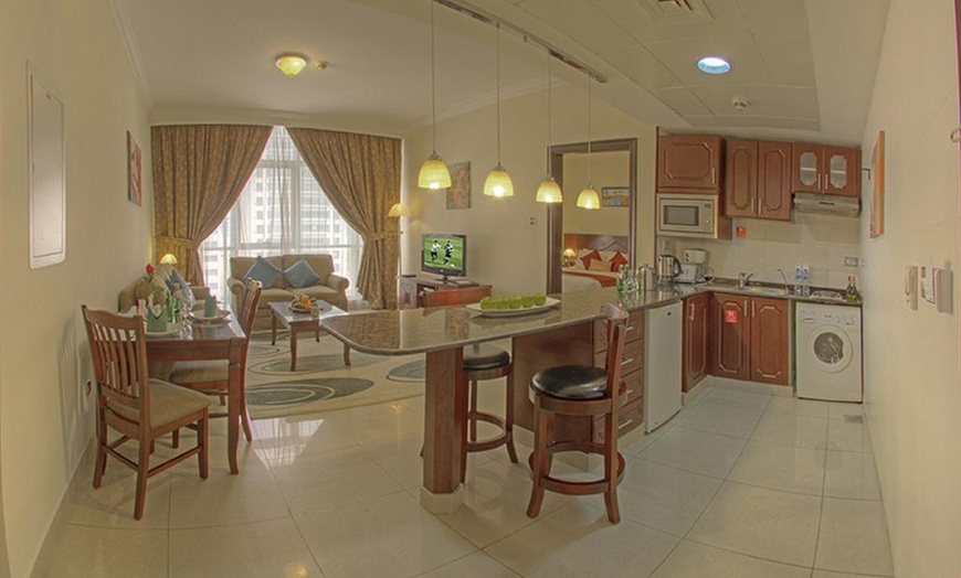 Image 1: Abu Dhabi: 1- or 2-Night Family Stay