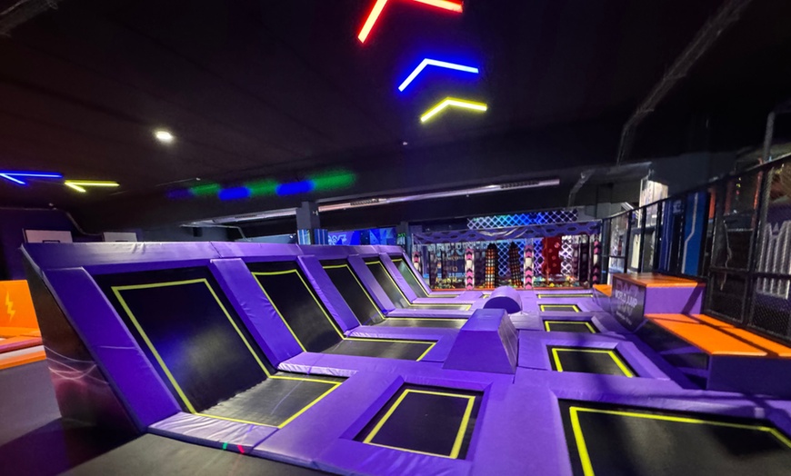 Image 2: 1 hora de saltos en World Jump - Atenea para 1 persona