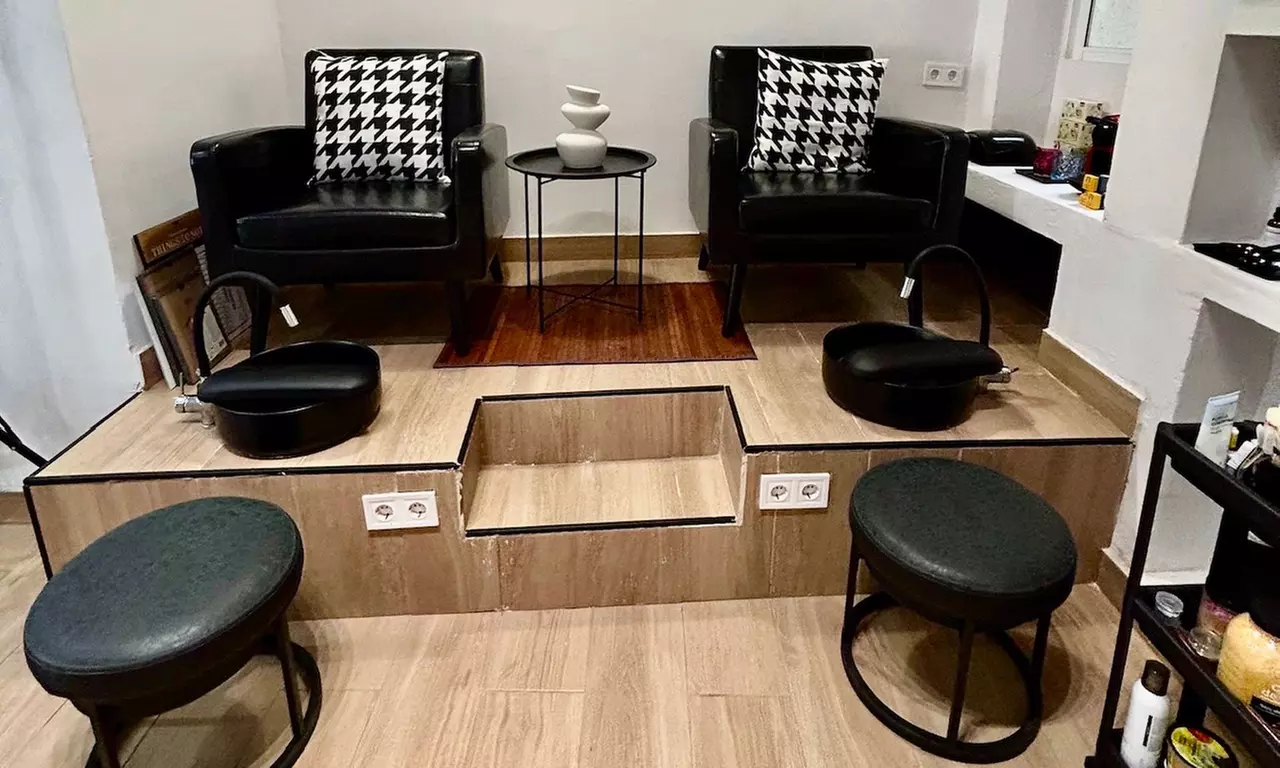 Hasta 52% de dto. en Spa/Salón de uñas - Manicura en Centro de Belleza Sátiro