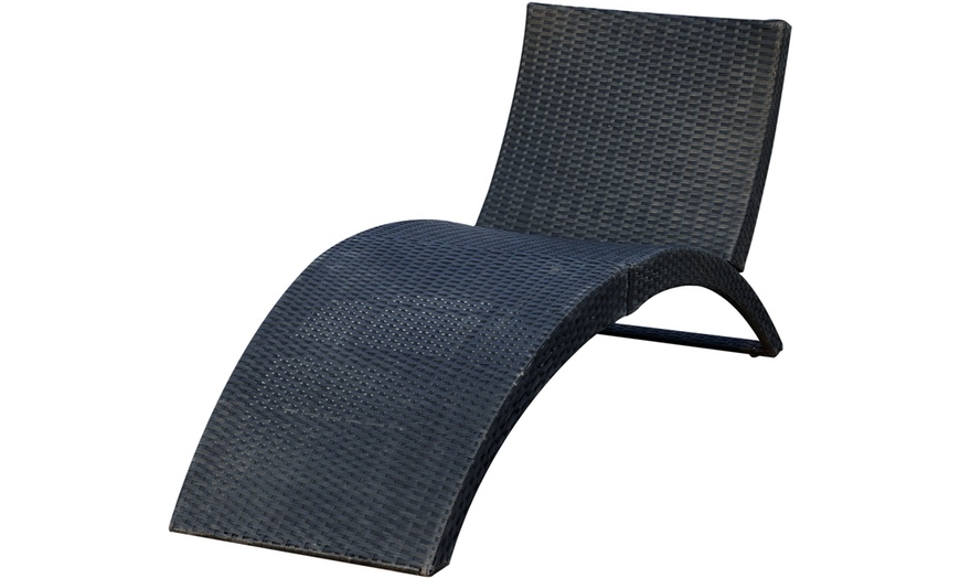 Image 4: Outsunny Rattan-Effect Sun Lounger