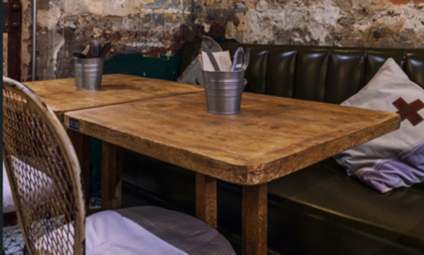 Image 13: Brunch con sabor a Italia para 2 personas con copa de Bellini