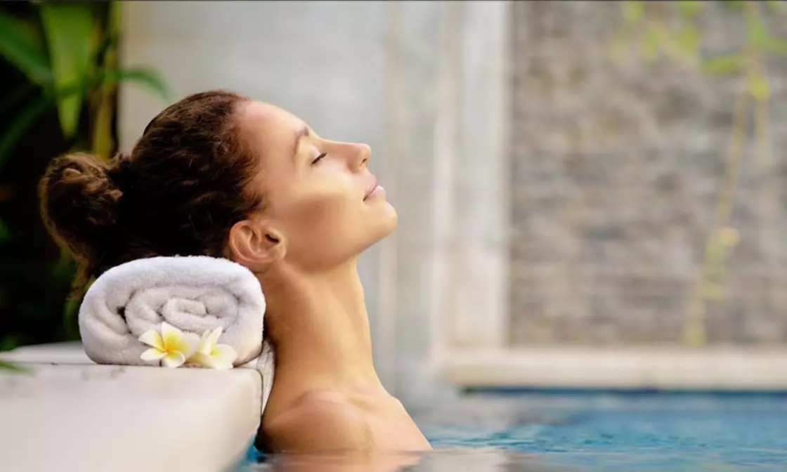 Spa privatif avec sauna, bains à remous et boissons