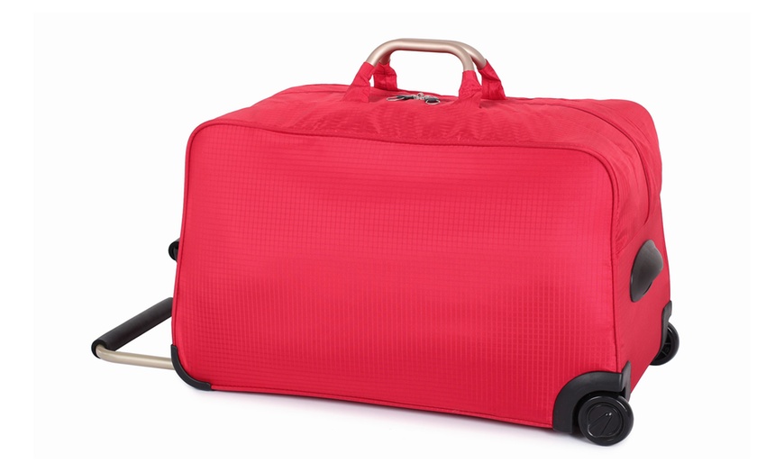 Image 5: It Luggage Lightweight Trolley