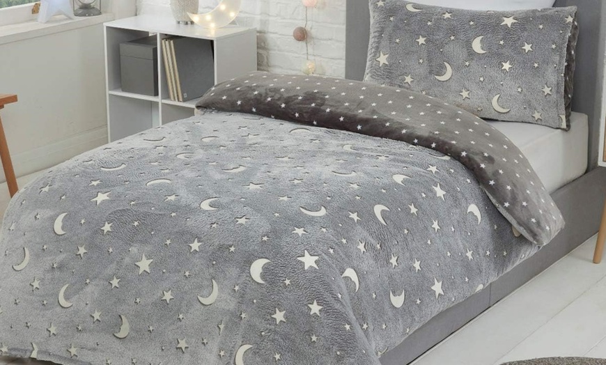 Image 9: Glow in the Dark Duvet Set