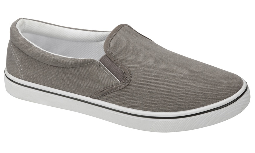 Image 2: Men's Canvas Plimsolls