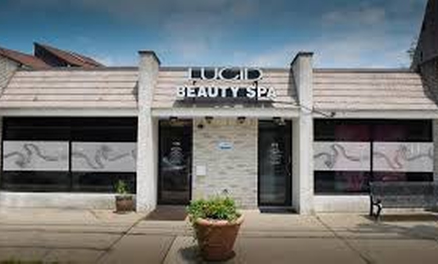 Image 3: Enjoy a 60-Minute Facial 