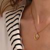 Image 1: Vergulde ketting met parelmoeren maanhanger