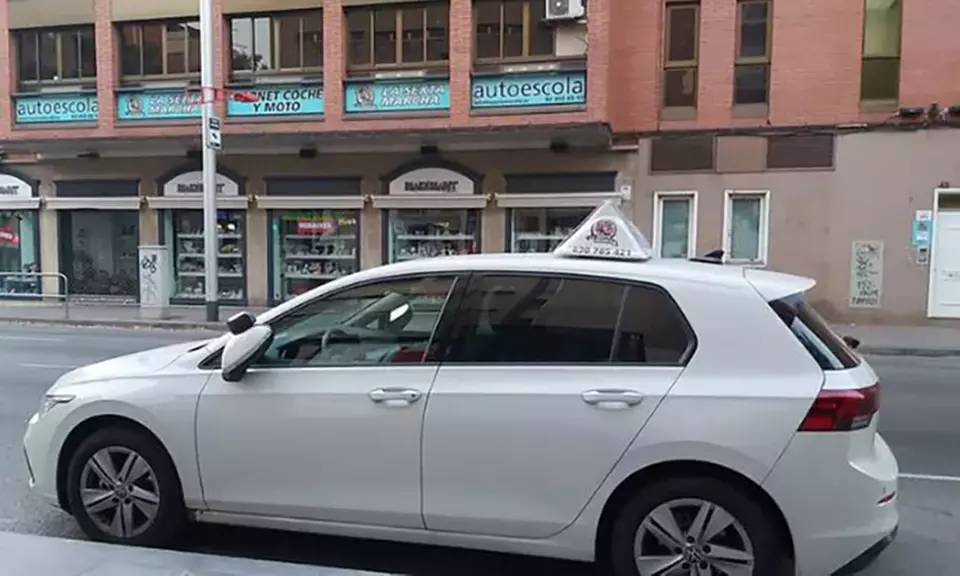 Curso teórico intensivo de conducir con 2 o 4 clases prácticas