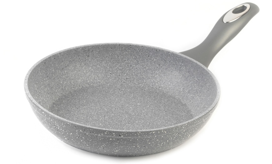 Image 10: Salter Marble Collection Forged Aluminium Non-Stick Frying Pan