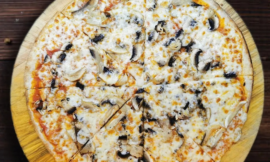 Image 7: Pizza oder Pasta nach Wahl inkl. Insalata Mista für bis zu 4 Personen