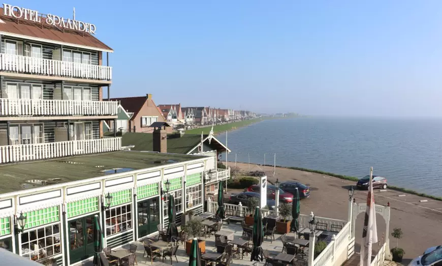 Image 12: Volendam, nabij Amsterdam: tweepersoons- of familiekamer met ontbijt