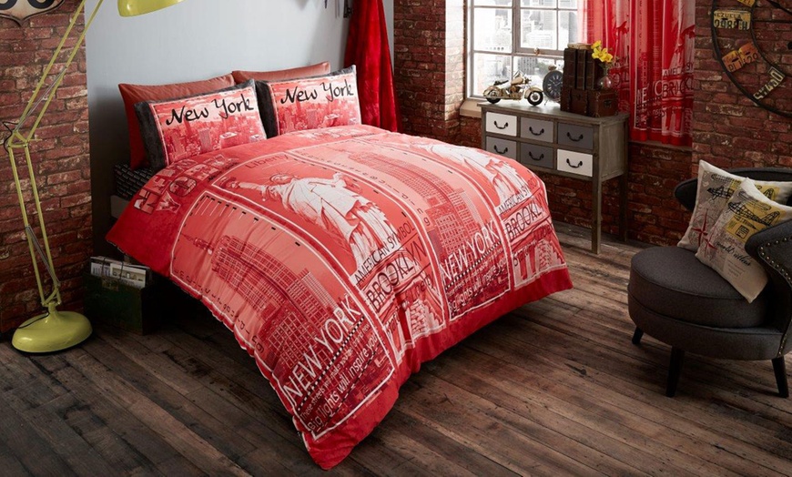 Image 3: New York-Themed Duvet Set